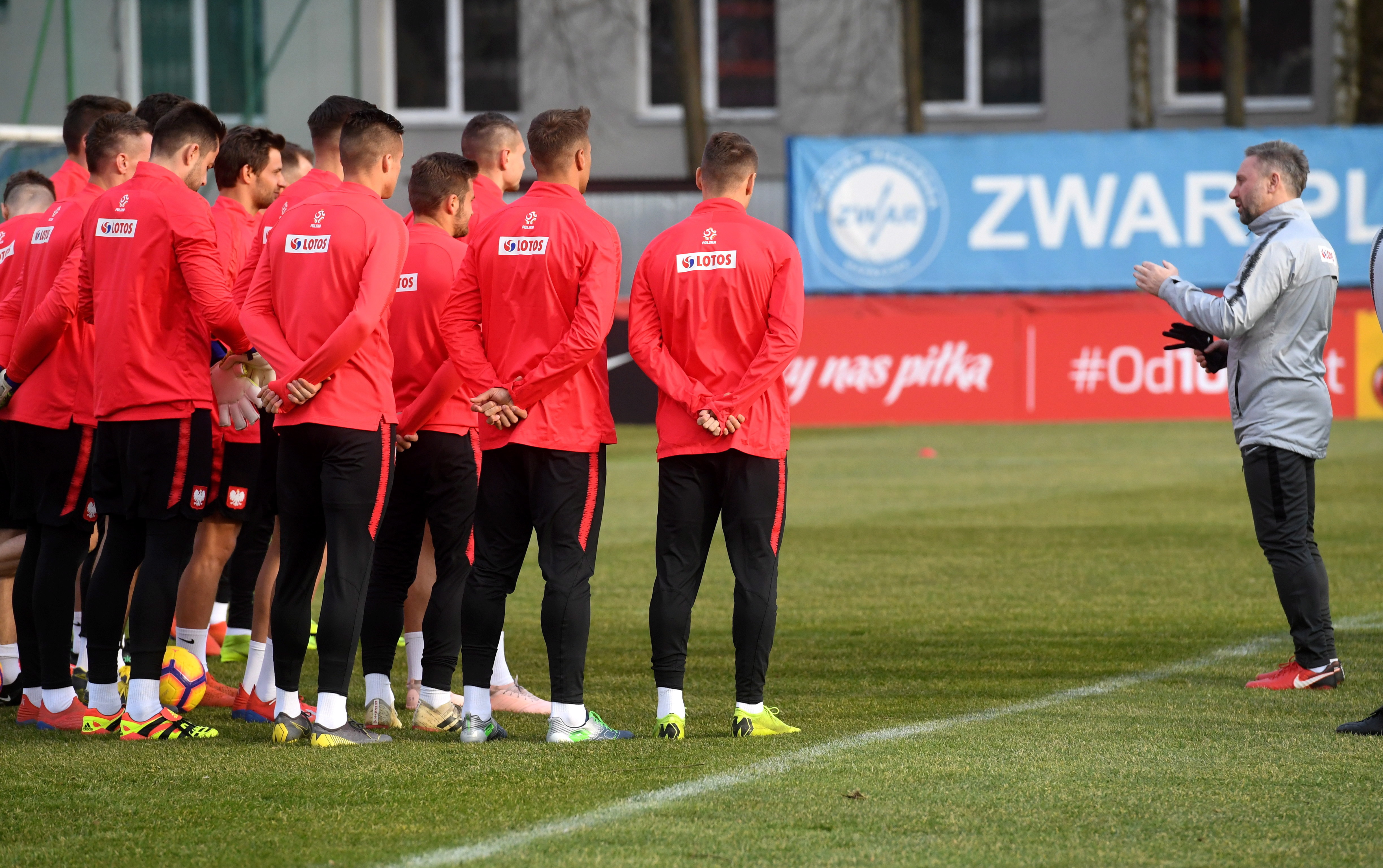 俄罗斯队备战波兰队，球员状态积极