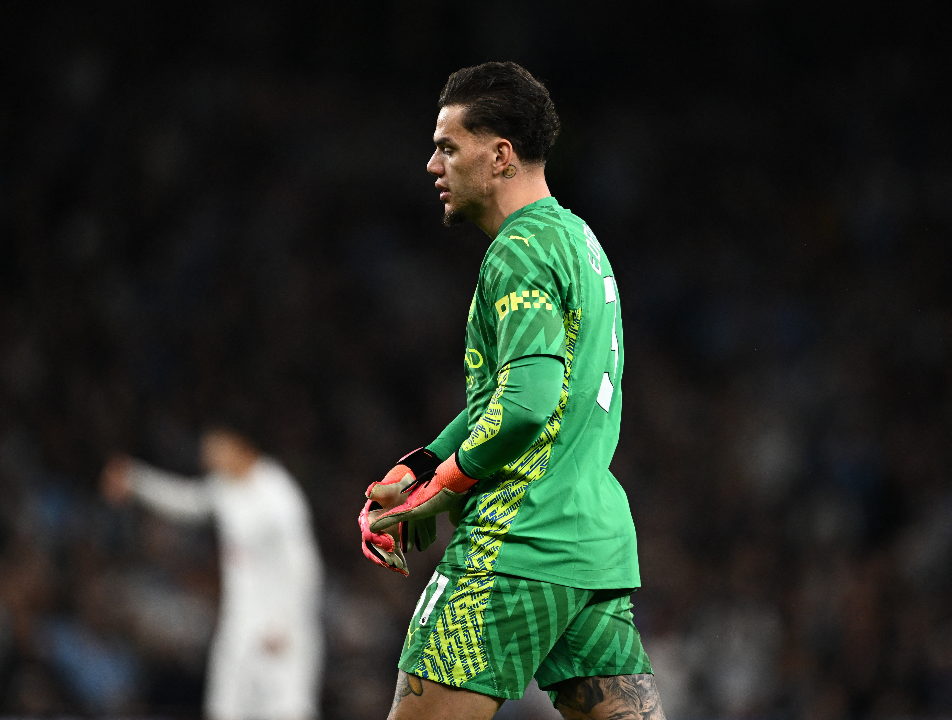 AC米兰遭遇争议红牌，德布劳内乘势反超比分完成逆转的简单介绍